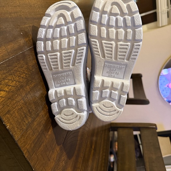 Women’s Patterned Rain Boots - Picture 4 of 5